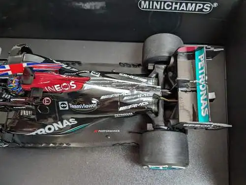 Minichamps AMG Petronas Formel one Team Lewis Hamilton   1/18   F17