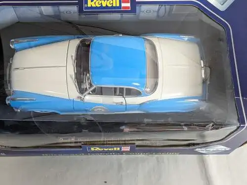 Revell Borgward Isabella Coupe racing hellblau / weiß    1/18 mit OVP  F17