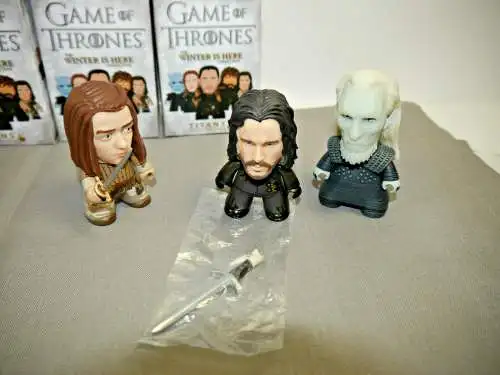 Game of Thrones  12 Figuren mit  Waffen + Box + Display Titans    (K24)