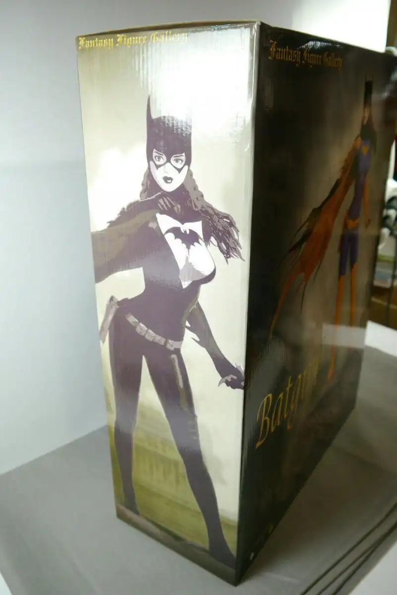 Ready to add a touch of Gotham to your collection? Step into the world of heroes with the exclusive **Yamato Fantasy Figure Gallery DC Comics Collection Batgirl Resin Statue**! 🖤✨ This