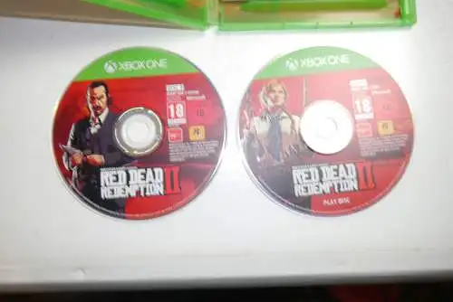 Red Dead Redempition II Das offizielle Buch + X-Box one Disc  B17