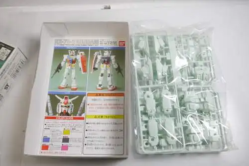 Gundam  RX-78-2 Gundam FG-01  Bausatz  Bandai 1999 K4