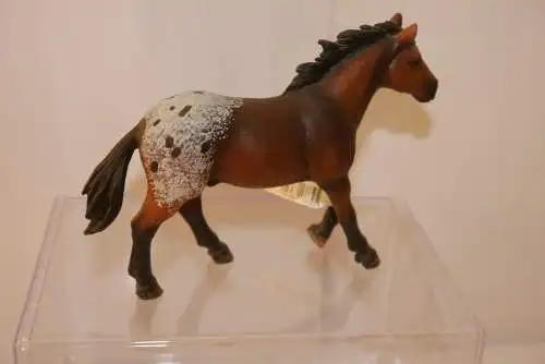 Schleich 13732 Appaloosa Hengst Pferd mit Fahne K7