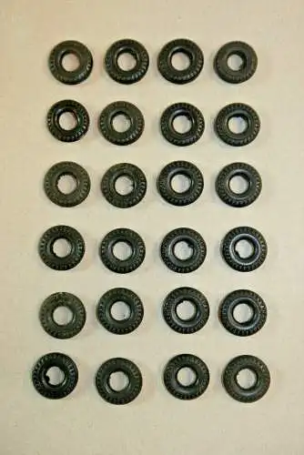 24 x Diecast Reifen Gummi schwarz für Corgi Dinky Tri-ANG ua. ca. 18mm  F22