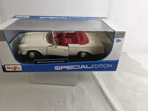 1967 Mercedes Benz 280SE creme   1/18 Special Edition   Maisto  F30