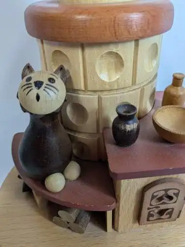 Zeidler Holzkunst Räucherofen Kachelofen mit Katze ca. 24cm    K25