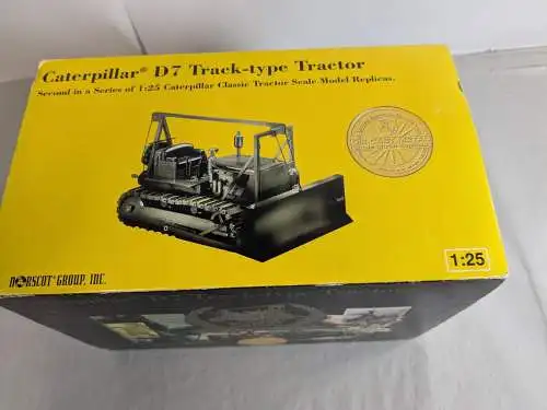Caterpillar D7 Track-type Tractor WWII  die-cast 1/25 NZG Modell  mit ovp F29