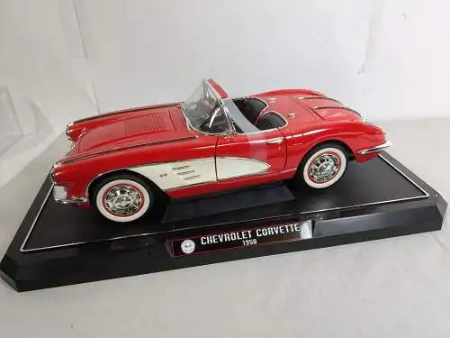 Solido  Chevrolet Corvette  1958 rot / weiß  1/12 in  OVP  F9