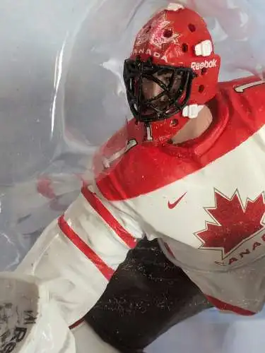 NHLPA Roberto Luongo  Canada Eishockey Vancouver  2010 Figur ovp McFarlane K9