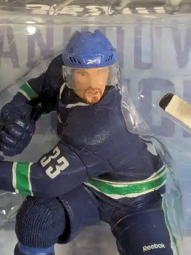 NHL Henrik Sedin   Eishockey Serie 25 Figur ovp McFarlane K11