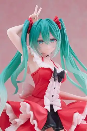 Taito Hatsune Miku  Fashion (Lolita Version) PVC Statue 18 cm  2E