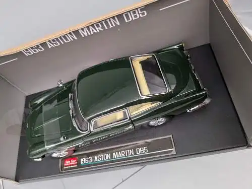 Sun Star   1963 Aston Martin DB5 grün  1/18 in  OVP  F13