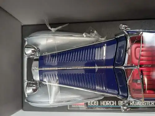 Sun Star  1939 Horch 855 Roadster Cabriolet silber / blau  1/18 in  OVP  F13