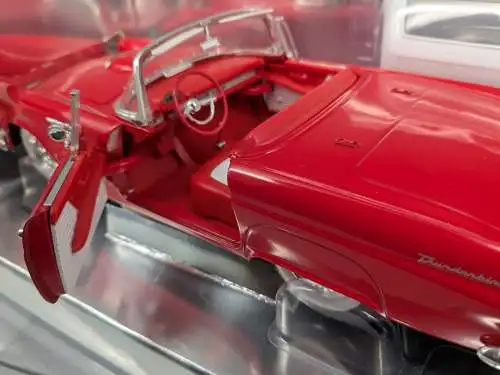 Revell Metal 1955 Ford  Thunderbird Rot  1/18 in  OVP  F12