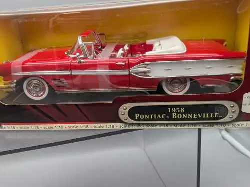 Road Signature 1958 Pontiac Bonneville rot /weiß 1/18 in  OVP  F16