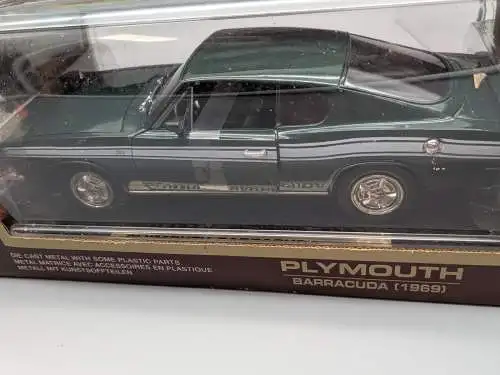 Road Signature Plymouth Barracuda 1969 grün  1/18 in  OVP  F16