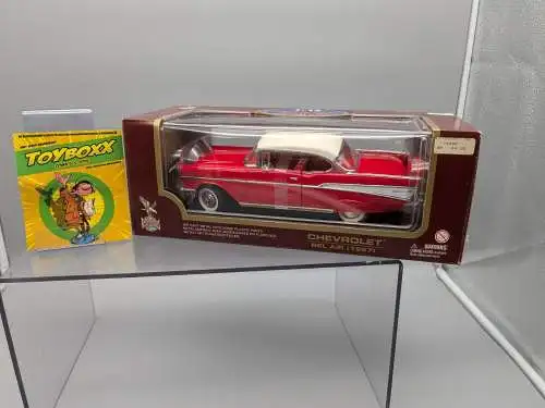 Road Legends Chevrolet  Bel Air  1957 Rot / Weiß   1/18 in  OVP  F15