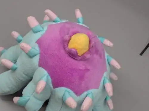 Pikachu Pokemon Mareanie  2017 Plüsch ca. 20cm Pokemon Center  K3