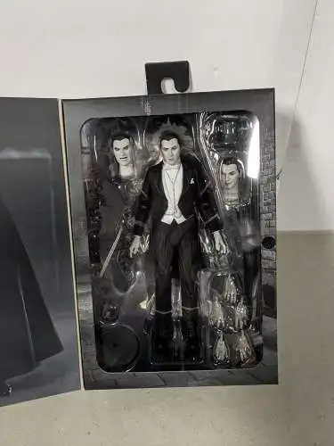 NECA Universal Monsters  Dracula Carfax Abbey 18 cm  OBG