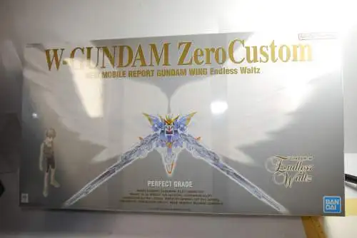 W-Gundam Zero Custom  Model Kit 1/60 Bandai   OBQ
