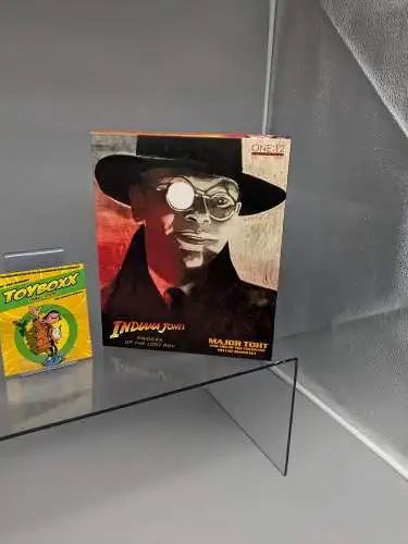 Indiana Jones  Major Toht and Ark of the Covenant Delux Figur  1/12 MEZCO 1E