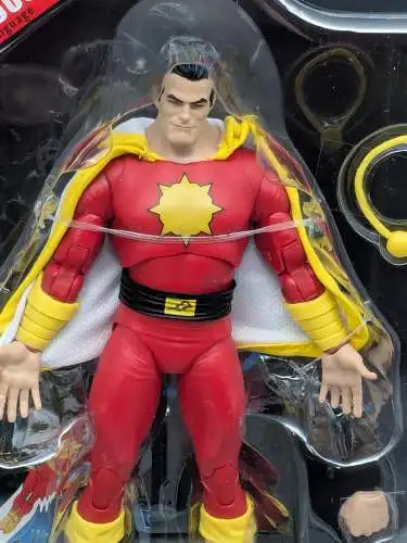 DC Direct Page Punchers  Shazam Variante Wave 7  McFarlane 1G