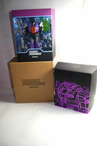 Transformers Ultimates Bombshell Actionfigur  18 cm Super7  OBO