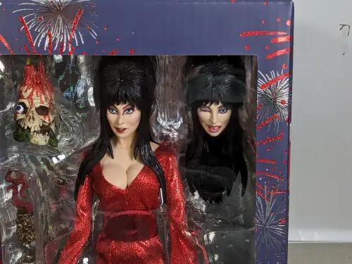 NECA Elvira, Mistress of the Dark Clothed Red, Fright, and Boo 20 cm  1F