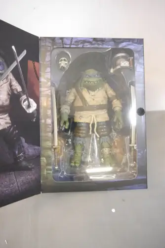 Neca Universal Monsters x TMNT  Ultimate Leonardo as The Hunchback 18 cm  OBO
