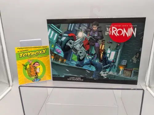 Neca Teenage Mutant Ninja Turtles ( Last Ronin ) Casey Marie  + Motorcycle 1L