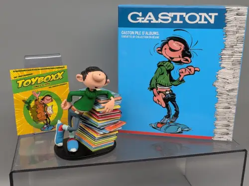 Gaston  mit Bücherstapel Kunstharz Figur Statue Collectoys 15cm