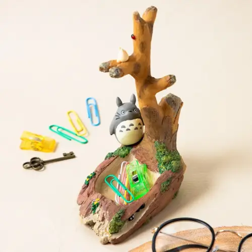 Studio Ghibli Mein Nachbar Totoro im Schatten eines Schlüssellochbaums 18cm