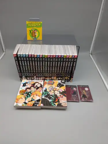 Demon Slayer Band 1 -23 & Glück + Schmetter l2x Acryl Figur Manga Cult Z: 1 B22