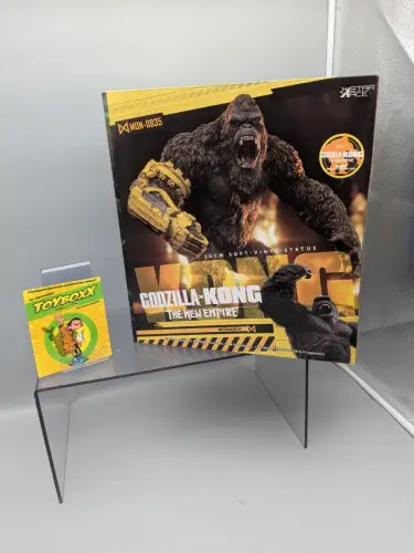 Godzilla vs. Kong: The New Empire  Kong with B.E.A.S.T. Glove 30 cm Star ACE LAD