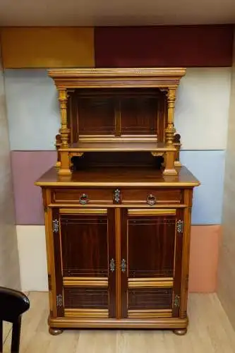 Vertiko mit Aufsatz