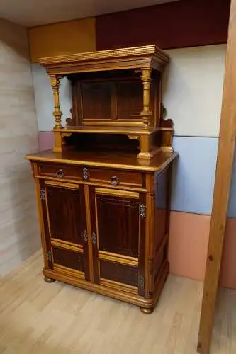 Vertiko mit Aufsatz