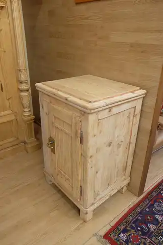 antiker Kühlschrank