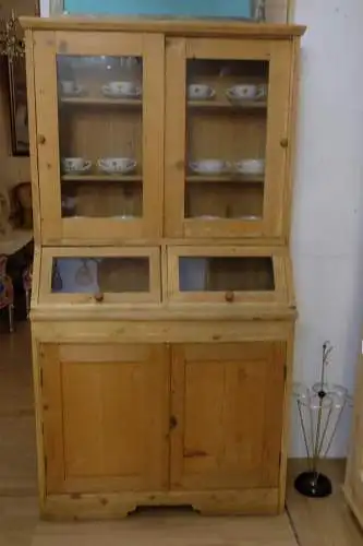 Ladeneinrichtung-Kredenz