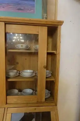 Ladeneinrichtung-Kredenz