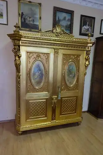 wunderschöner Prunkschrank mit originalen Gemälden an den Schranktüren