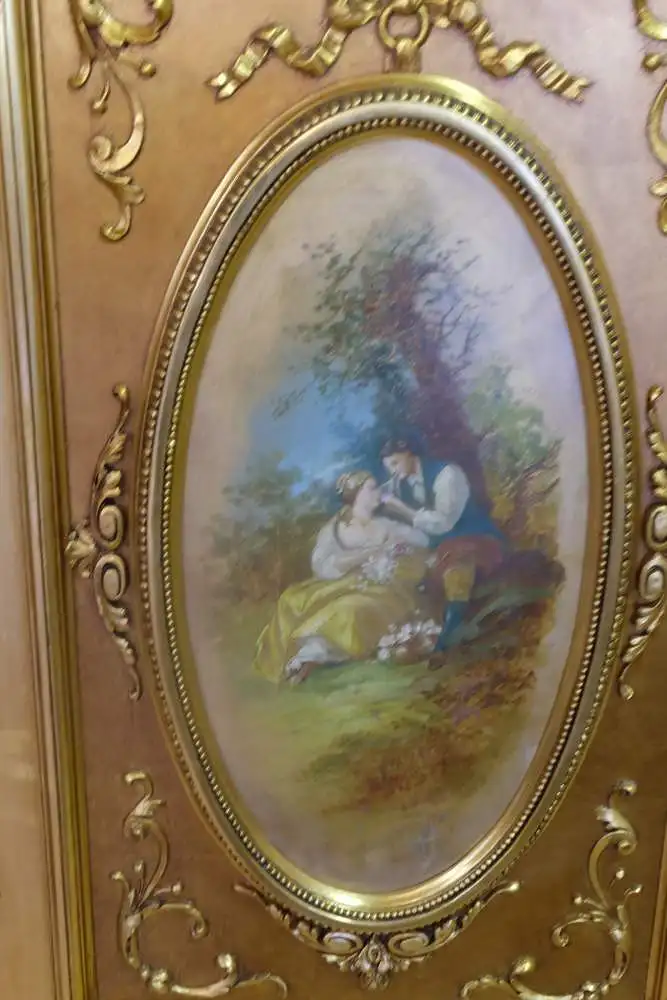 wunderschöner Prunkschrank mit originalen Gemälden an den Schranktüren 1
