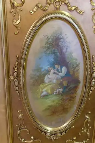 wunderschöner Prunkschrank mit originalen Gemälden an den Schranktüren