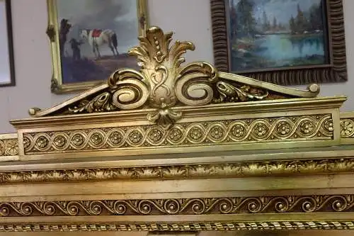 wunderschöner Prunkschrank mit originalen Gemälden an den Schranktüren