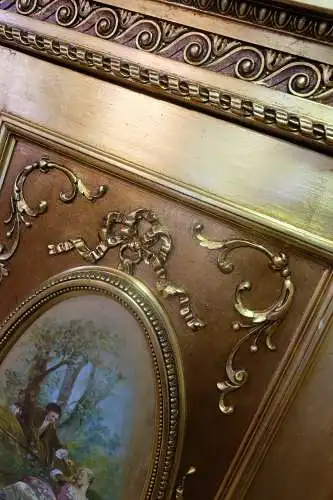 wunderschöner Prunkschrank mit originalen Gemälden an den Schranktüren