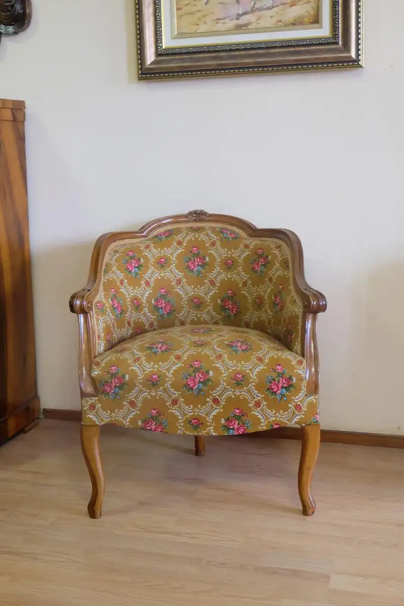 Zierlicher Fauteuil