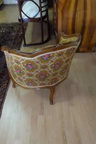 Zierlicher Fauteuil