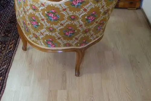 Zierlicher Fauteuil