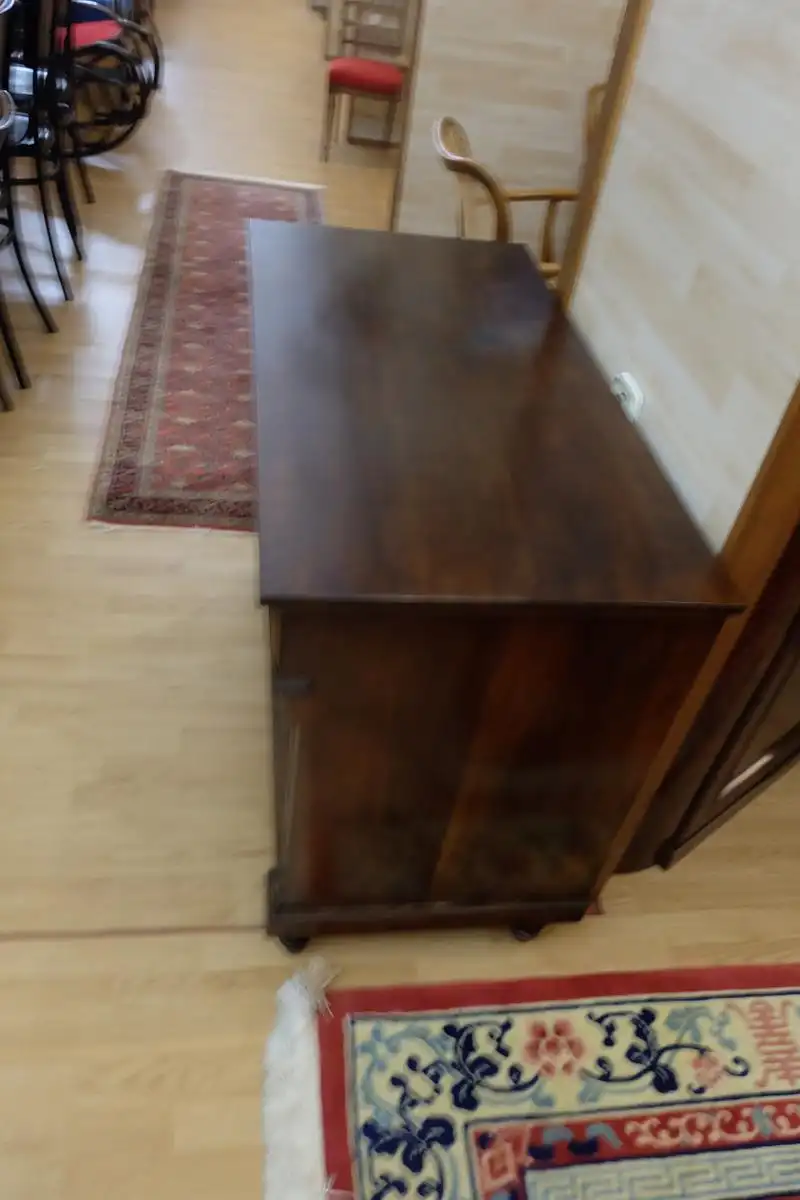 zierliche Anrichte 3