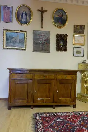 wunderschöne Anrichte