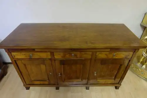 wunderschöne Anrichte